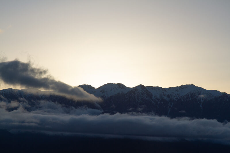 中央アルプスに落ちる夕陽