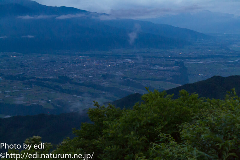 陣馬形山山頂