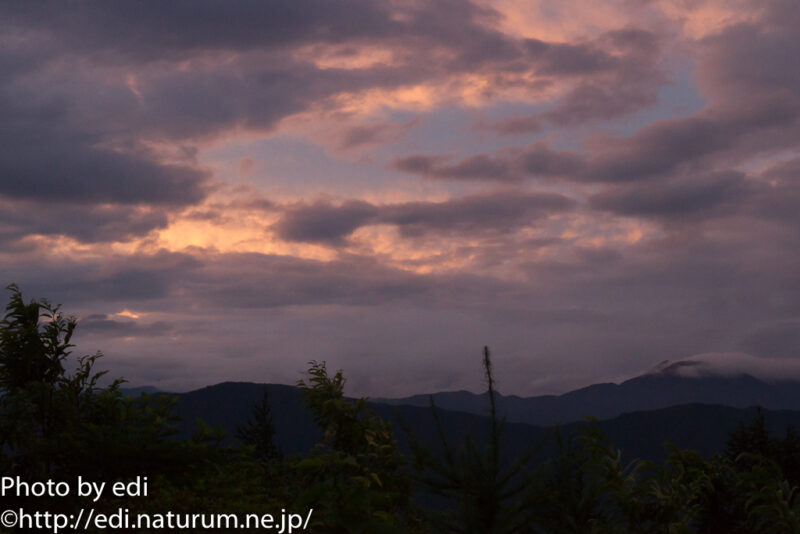 陣馬形山山頂からの朝焼け