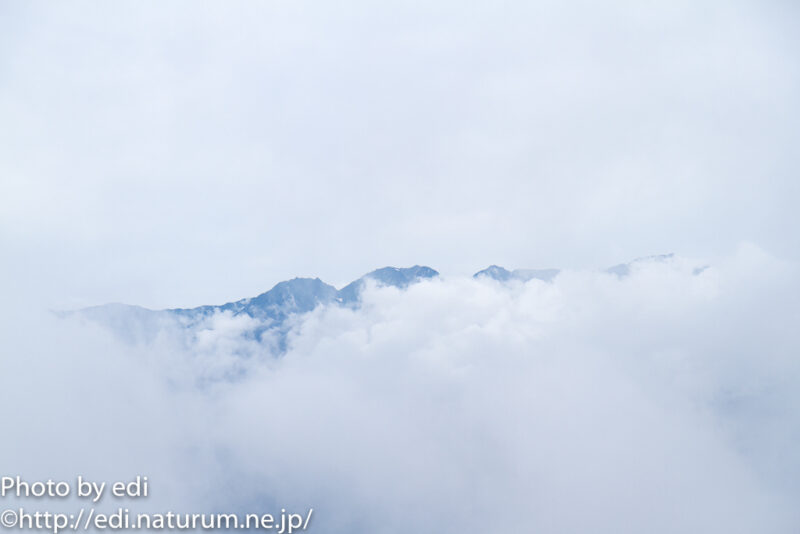 陣馬形山山頂からの中央アルプス