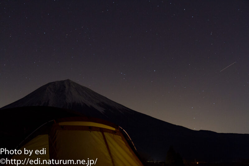 リビングシェルと富士山と星空