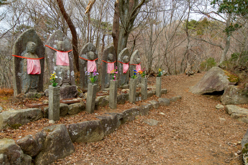 剣尾山登山道のお地蔵さん